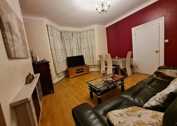 House-Sleeps4-Parking-Garden
