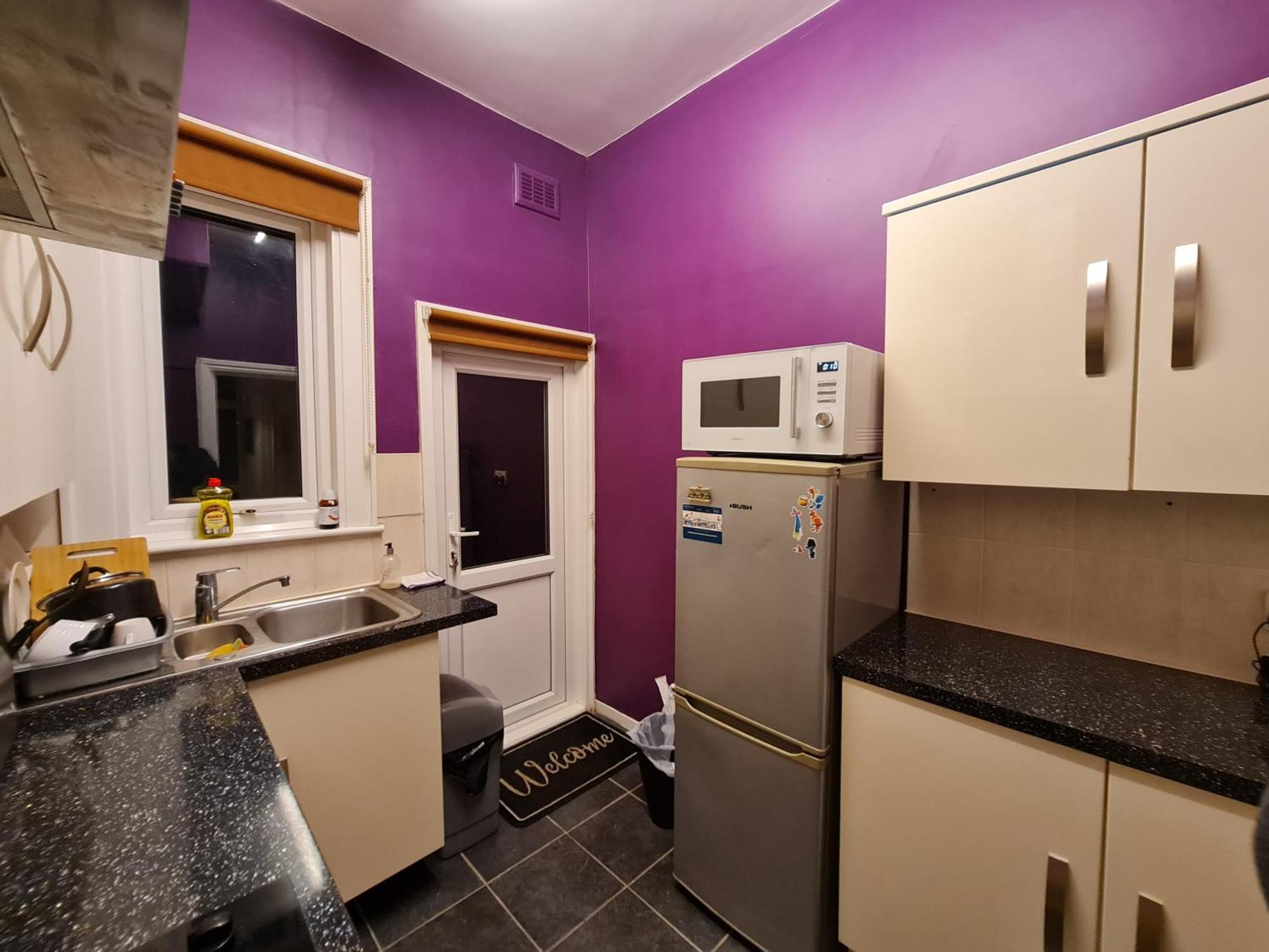 House-sleeps4-parking-garden *