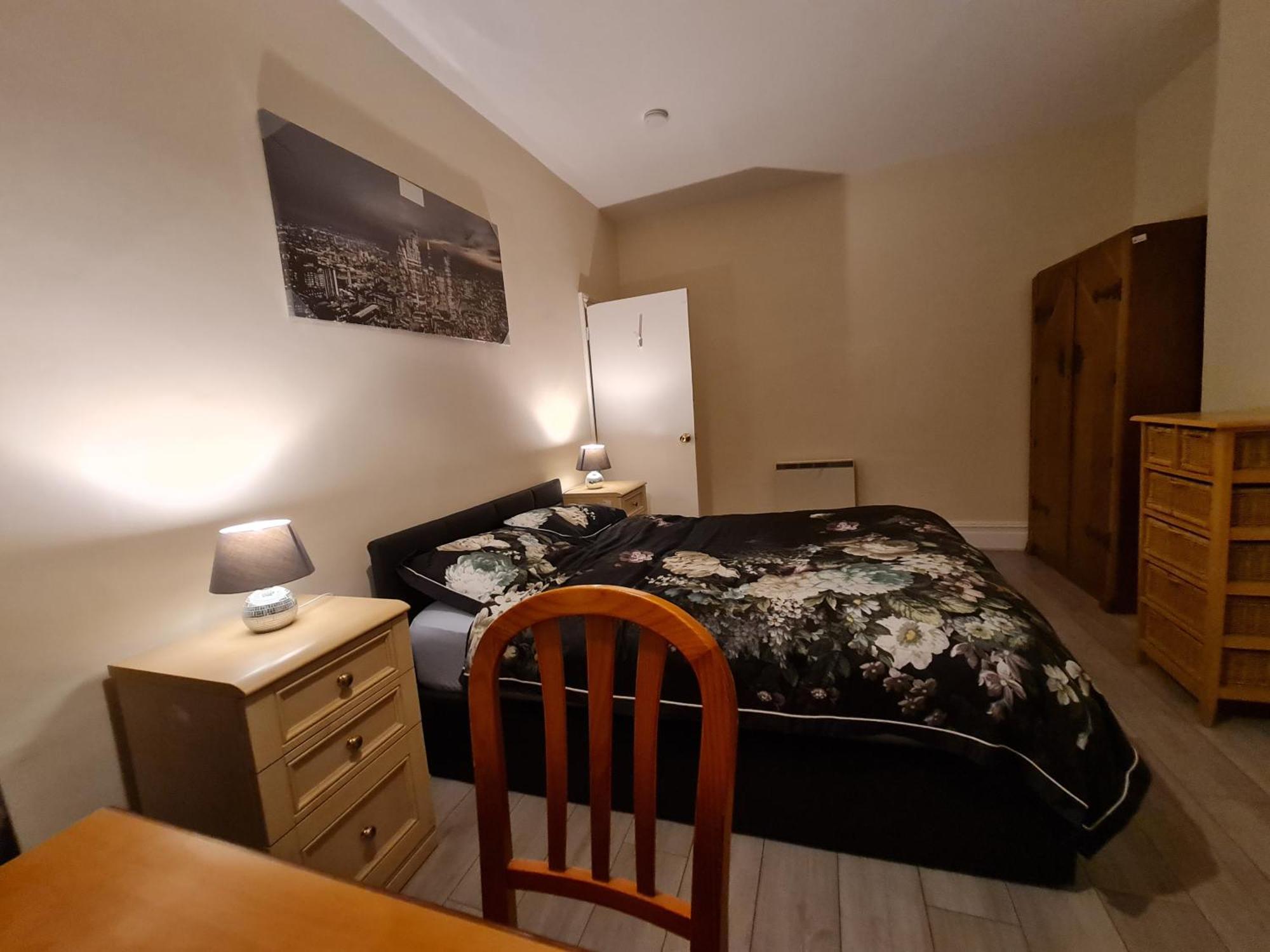 House-sleeps4-parking-garden Londra