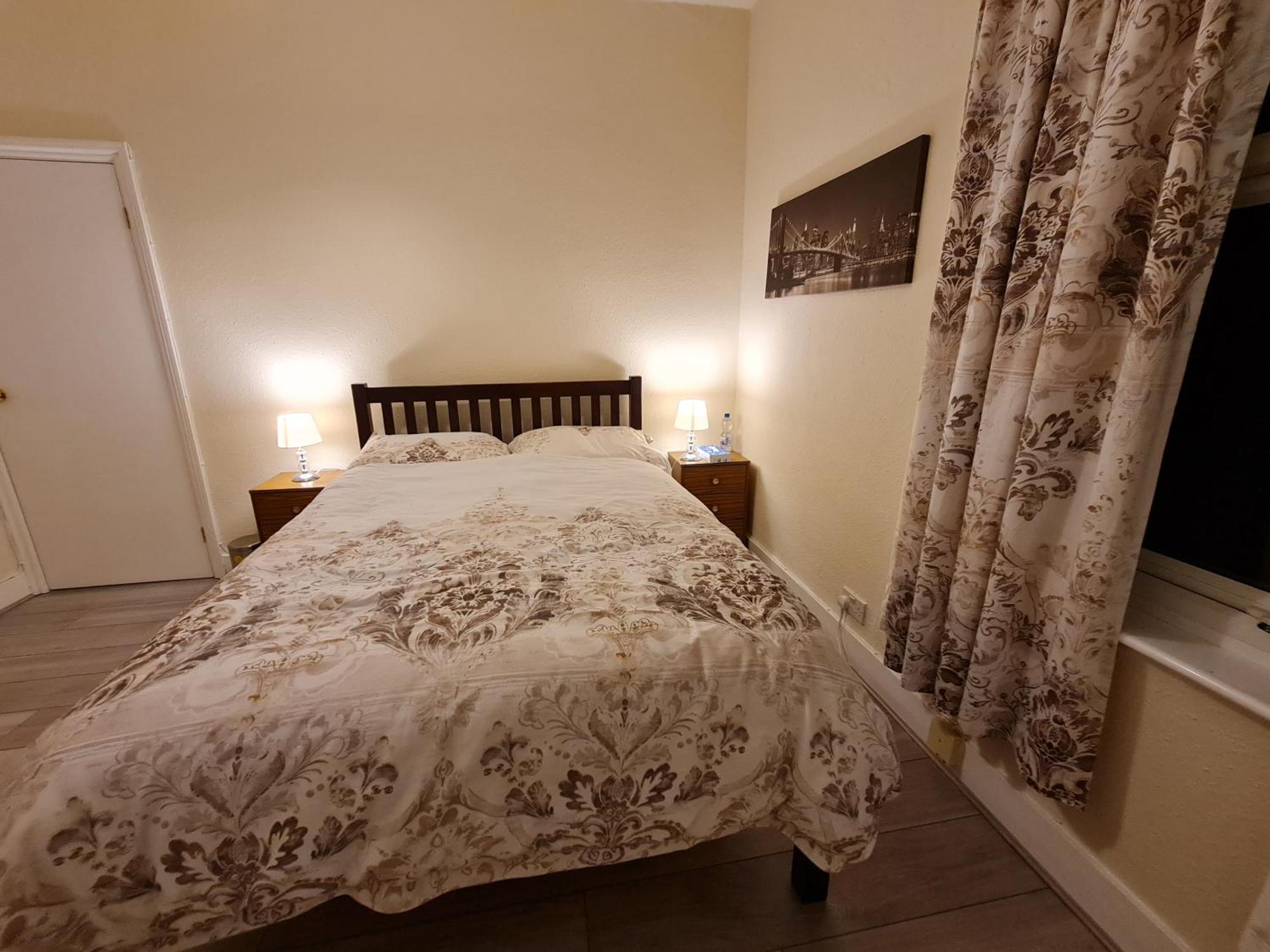 House-sleeps4-parking-garden *